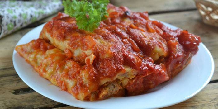 Gebackene Cannelloni mit Hühnerhackfleisch-Tomatensauce