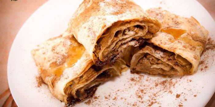 Pita-leipärulla omenatäytteellä