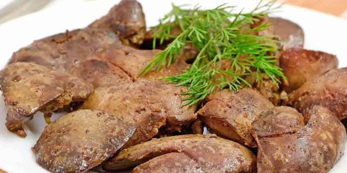 Τηγανητό συκώτι βοδινό σε ένα πιάτο
