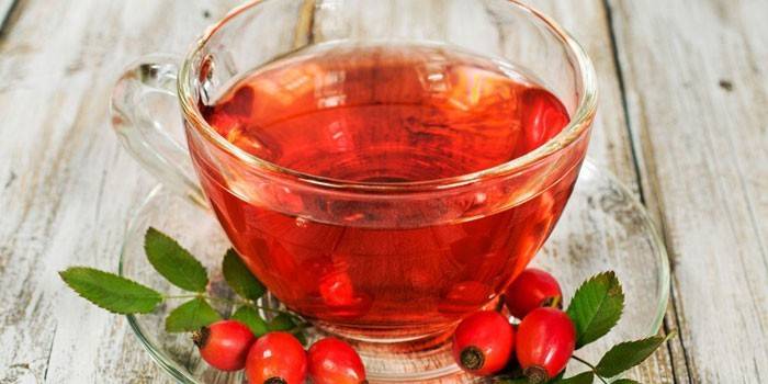 مرق ثمر الورد في كوب