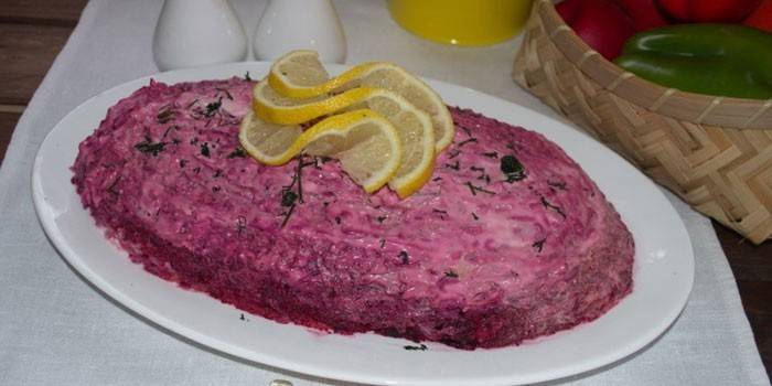 Hering unter einem Pelzmantel ohne Kartoffeln