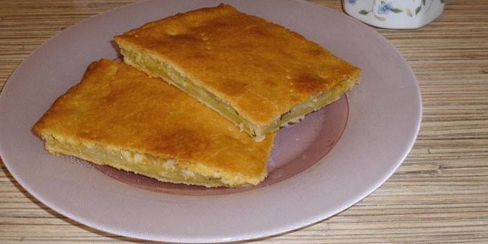 Szeletelt pite burgonyával és hagymával
