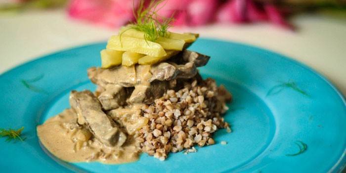 Beef Stroganoff aus Rinderleber mit Buchweizen