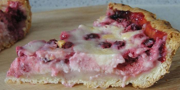 Preiselbeer-Sauerrahm-Füllkuchen