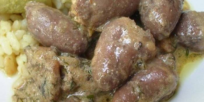 Hühnerherzen in saurer Sahne