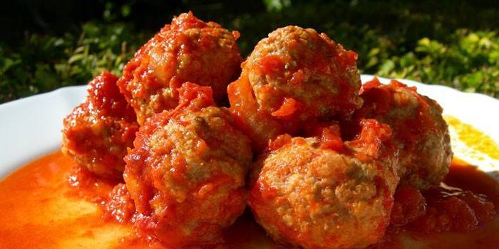 Κεφτεδάκια σε σάλτσα λαχανικών