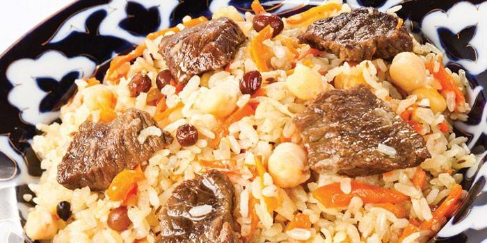  Pilaf csicseriborsóval, mazsolával és marhahússal