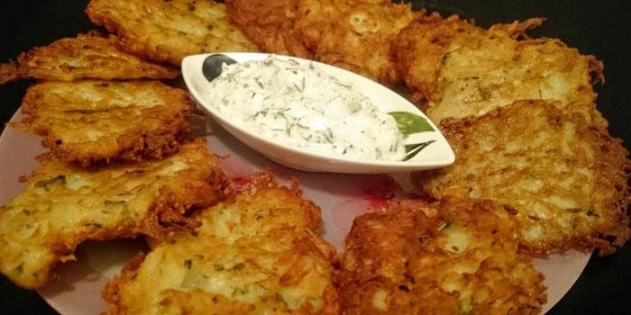 Tortitas de papa sin harina, salsa