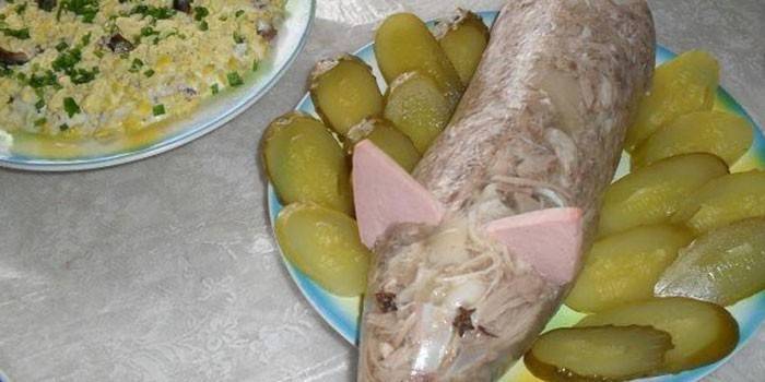 Bir yemek üzerinde etli tavuk