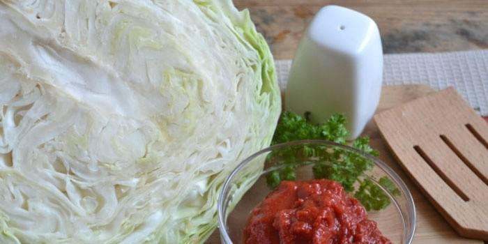 Kāpostu un tomātu pasta