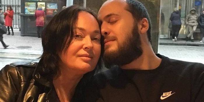 Larisa Guzeeva kasama ang kanyang anak na si George