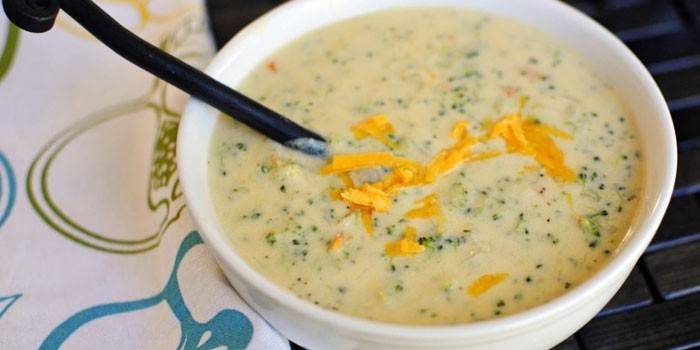 Puree polievka so syrom a brokolicou