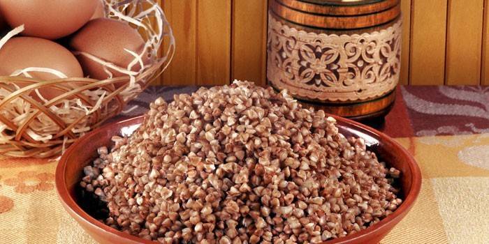 Cháo kiều mạch trong một cái đĩa