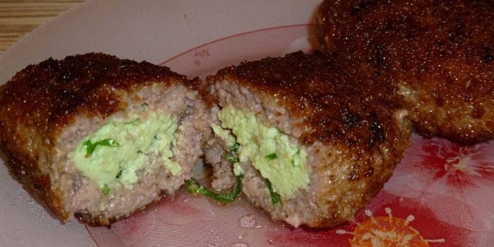 Carne picada grelhado zrazy com ovo
