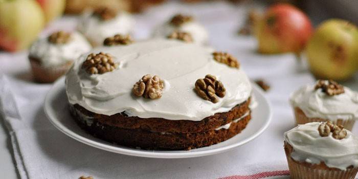 Gâteau éponge à la crème sure