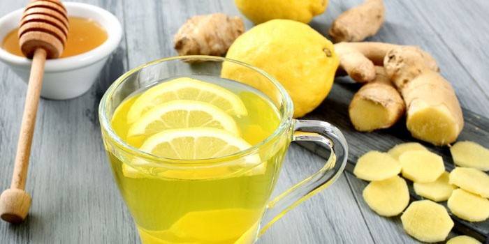 Bebida de jengibre, miel y limón