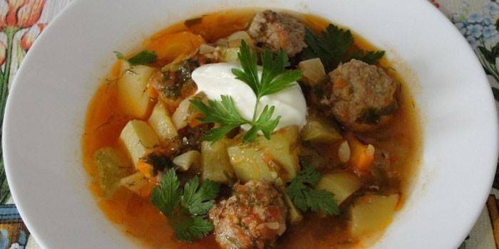 Con albóndigas y verduras