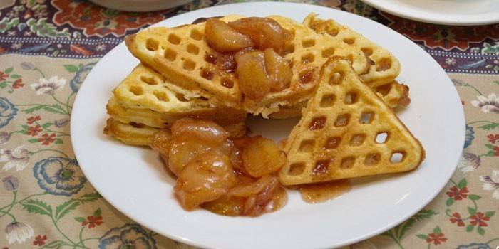 Gaufres viennoises triangulaires avec confiture