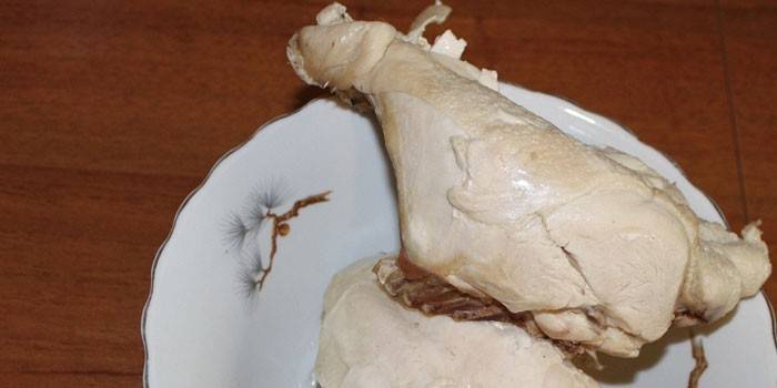 Pollo bollito