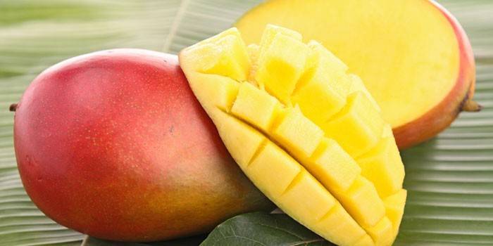Xoài nguyên quả và thái lát