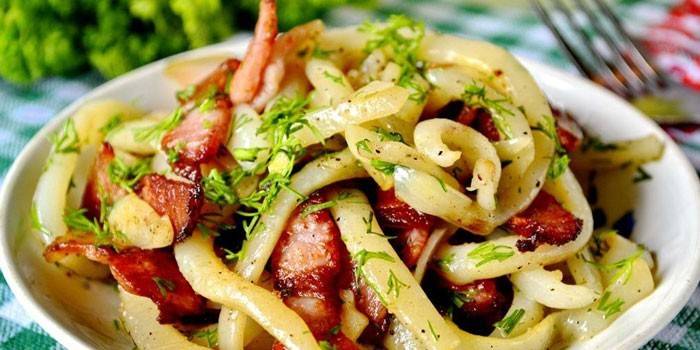Sarımsaklı ve Pastırmalı Kızarmış Kalamar Salatası