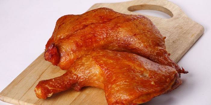 ขาไก่รมควันบนเขียง