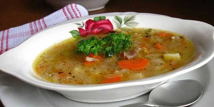 شوربة بالبطاطا ولحم الخنزير