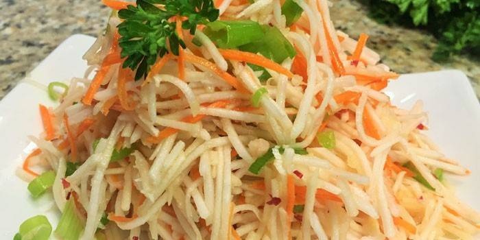 Salad vitamin củ cải, cà rốt và táo