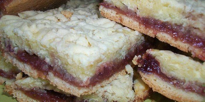 Shortcake com recheio de coalhada e geléia