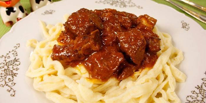 Vitela com macarrão