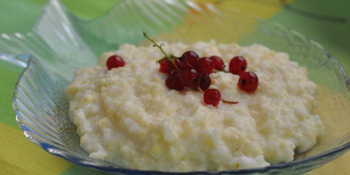 Gachas de avena con grosellas rojas