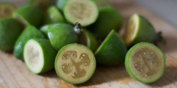 Mitades de feijoa