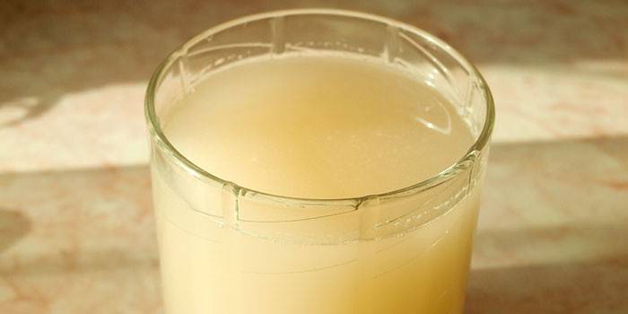 ข้าวโอ๊ต kvass ในแก้ว