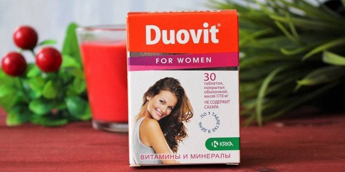קומפלקס הוויטמינים והמינרלים Duovit לנשים באריזה