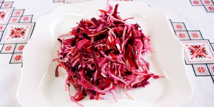 Поврће салата од купуса, шаргарепе и репе