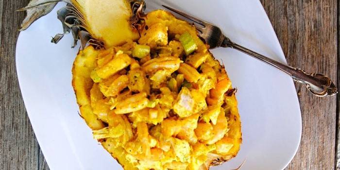 Ensalada de camarones y piña