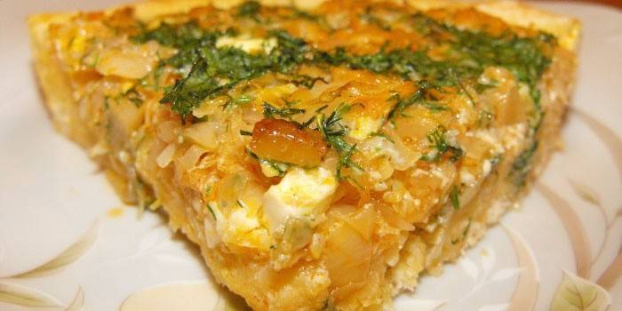 Un pedazo de pastel en un plato