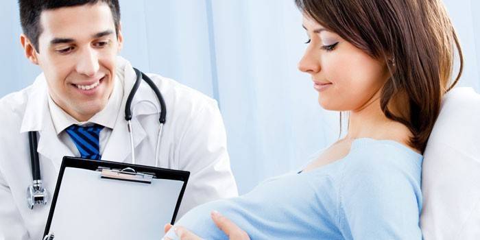 Mujer embarazada, y, doctor