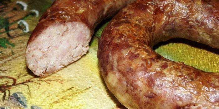 Selbst gemachte Hühner- und Schweinefleischwurst