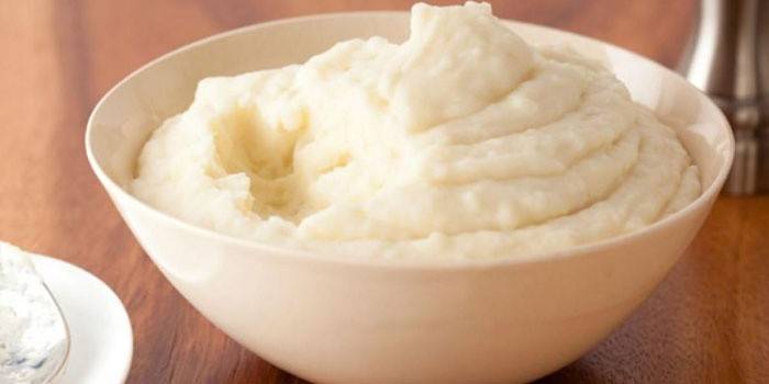Bir tabak içinde ev yapımı mascarpone