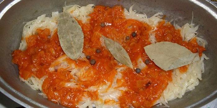 طبقات من المكونات في مقلاة
