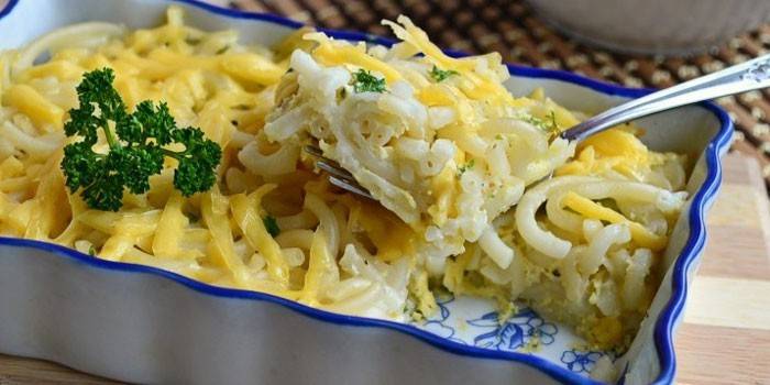 Süßspeise mit Ei, Käse in Form