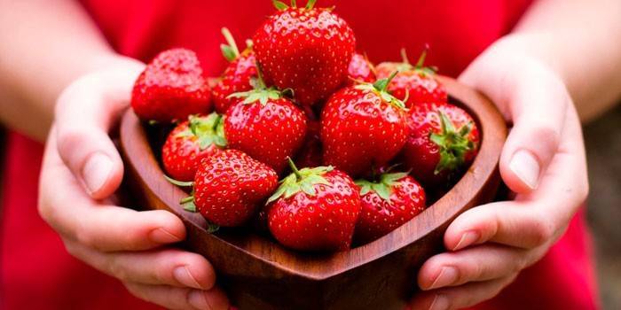 Fragole in un piatto