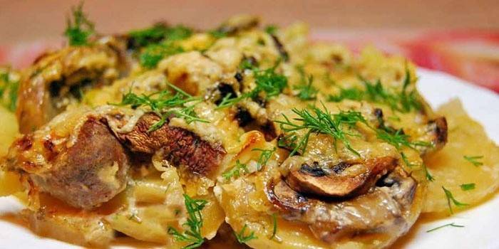 Mantar ve etli fırında patates