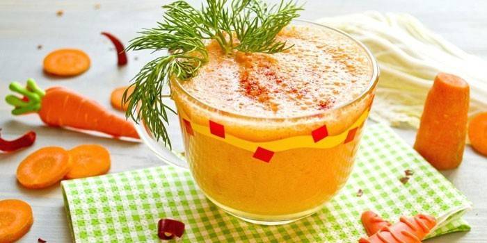 Carrot Smoothie sa isang baso