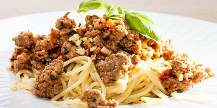 Espaguete com carne picada