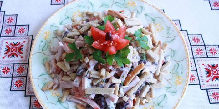 Salad đậu sẵn sàng với Ham