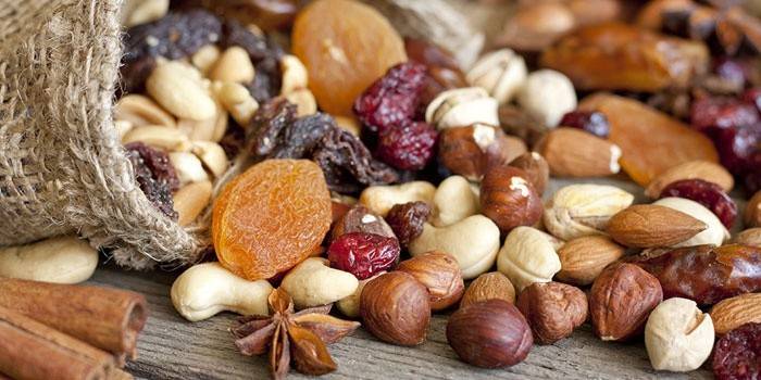 Kuruyemiş ve kuru meyveler