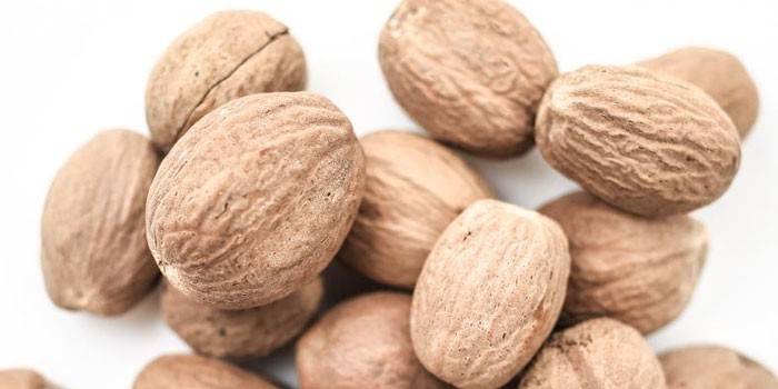 Nutmeg kernels