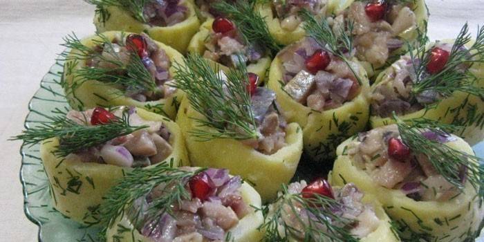 Pommes de terre bouillies fourrées au hareng
